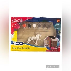 NIB Breyer Horse & Barn Paint & Play